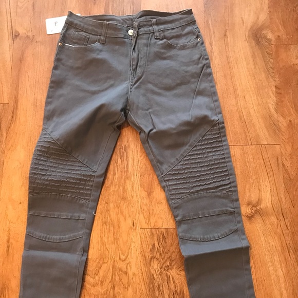 Women’s gray moto leggings. - Picture 2 of 7